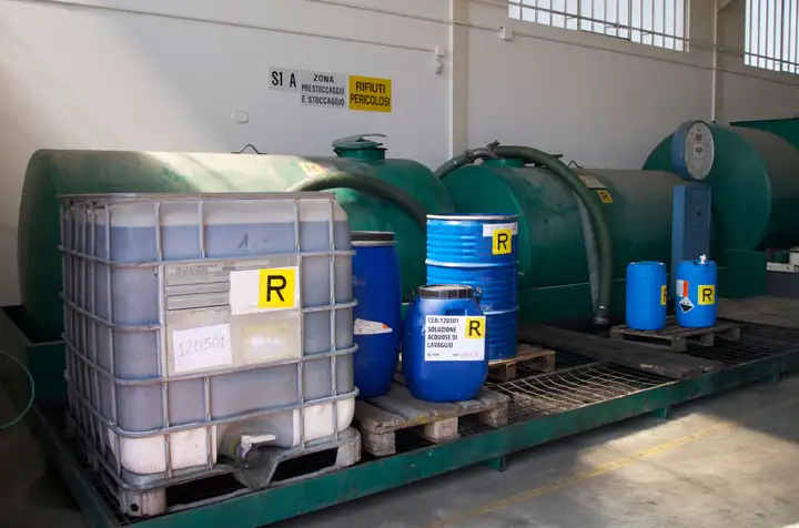 Deposito temporaneo rifiuti 05 Deposito temporaneo rifiuti 05