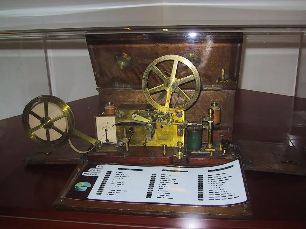 Il telegrafo di Morse  1837  esemplare alla Cit  des t l coms di Pleumeur Bodou 